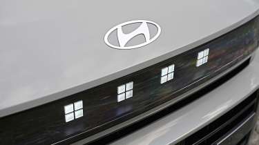 Hyundai Nexo - bonnet badge