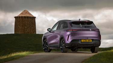 Lepas L8 - rear 3/4
