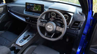 Nissan Qashqai - front interior 