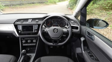 Volkswagen Touran 2016 - interior