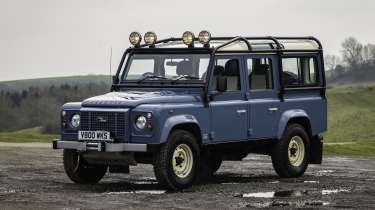 Land Rover Defender Classic V8 - front static 