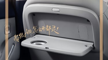 Leapmotor B03X - rear folding tray