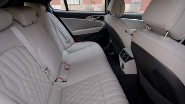 Genesis G70 Shooting Brake - rear seats