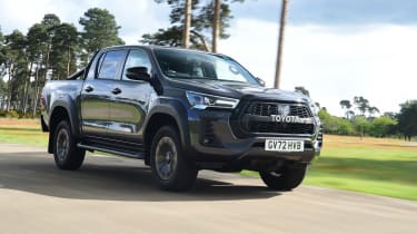 Toyota Hilux - front tracking