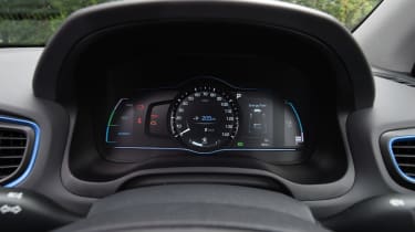 Hyundai Ioniq Plug-in - speedo