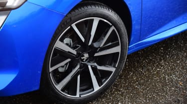 Peugeot 208 - wheels