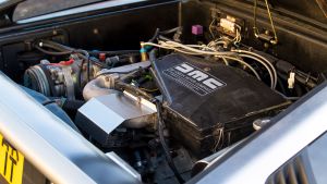 DMC DeLorean - engine