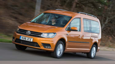 Volkswagen Caddy Maxi Life TSI 2016 - front tracking 2