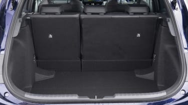 Toyota Corolla facelift - boot seats down