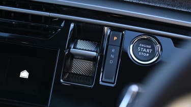 Peugeot E-5008 - drive selector