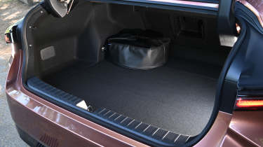 Lexus ES UK - boot