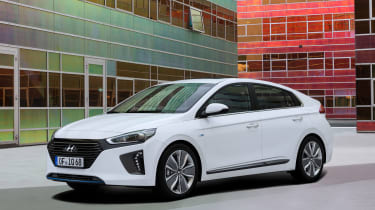 Hyundai IONIQ hybrid 2016 - front quarter