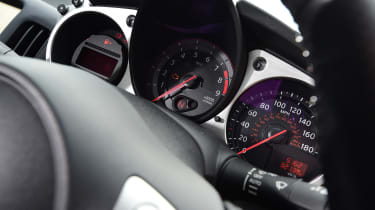 Nissan 370Z - dials