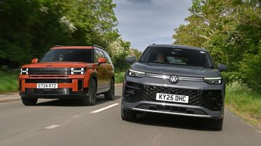 Hyundai Santa Fe and Volkswagen Tayron - front tracking 