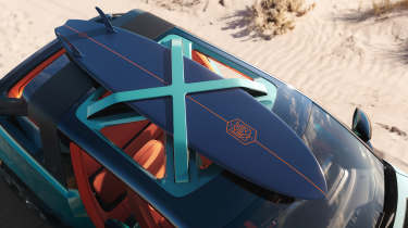 Renault 4 JP4x4 - surfboard on roof