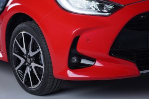 Toyota Yaris - front wing studio