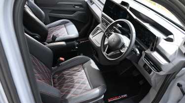 Volkswagen Transporter Sportline - front seats
