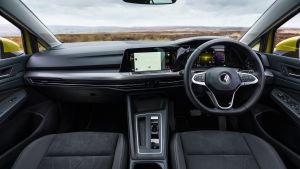 Volkswagen Golf eTSI drive - interior