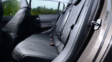 Peugeot 308 hatchback 2013 rear seats