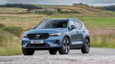 Volvo XC40 - front cornering