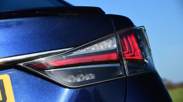 Lexus GS 300h 2016 - rear lights