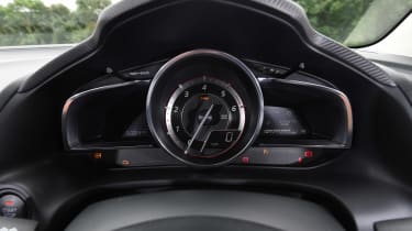 Mazda 3 - dials