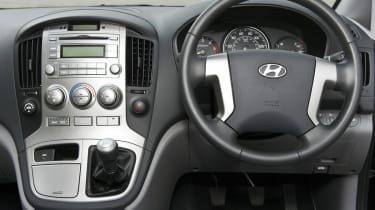Hyundai i800 interior