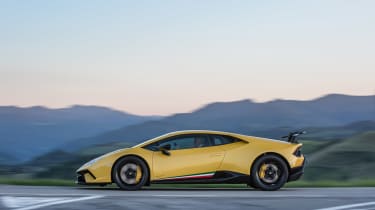  Lamborghini Huracan Performante 2017 static side