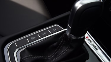 Volkswagen Arteon review - transmission close 