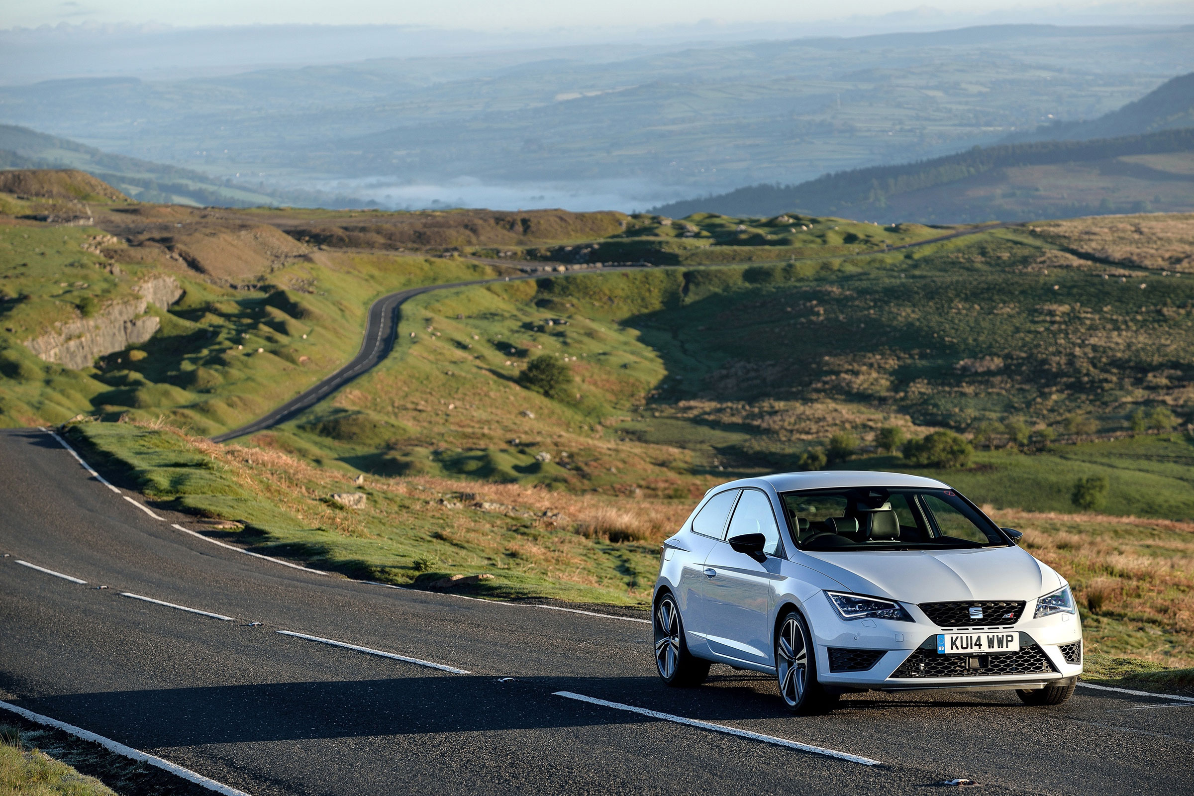 Driving in spain. Seat Leon поездка в Испанию Drive. Seat Leon Cupra белая 2014 с девушкой пилотом около машины.