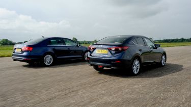 Mazda 3 Fastback vs VW JEtta