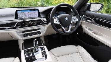 BMW 745Le xDrive - cabin