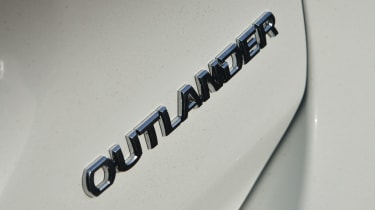 Mitsubishi Outlander badge