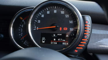 MINI Cooper D 5-door - speedometer