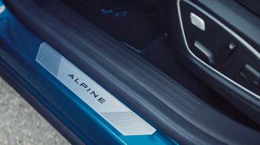 Renault Austral - sill