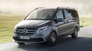 Mercedes V-Class facelift - front tracking