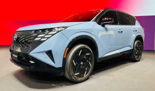 New Nissan X-Trail - front angled show