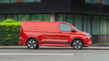 Ford Transit Custom - side action