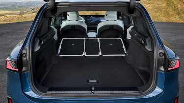 BMW iX3 - boot seats down