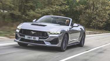 Ford Mustang Convertible - front tracking 