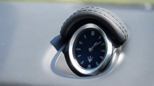 Maserati Ghibli Hybrid - clock