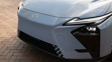 Lexus ES - front detail