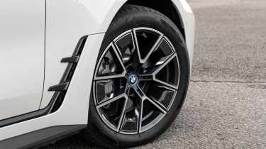 BMW i4 - wheel