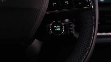 Renault Clio Hybrid E-Tech - steering wheel control