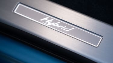 Bentley Bentayga Hybrid - sill