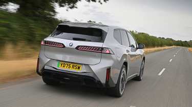 BMW iX3 2026 - rear tracking