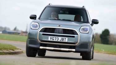 MINI Countryman - front cornering