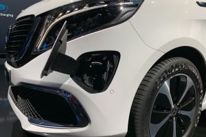 Mercedes EQV - charging