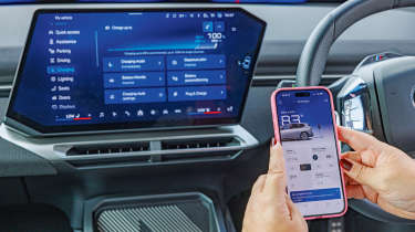 BMW iX3 50 xDrive - app and infotainment