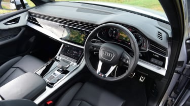 Audi Q7 - interior (driver&#039;s door view)